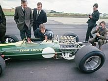 Eine Ikone unter den Rennmotoren: Vor 50 Jahren revolutionierte der Ford Cosworth DFV die Formel 1 (Graham Hill im Lotus, 1967).  Foto: Auto-Medienportal.Net/Ford